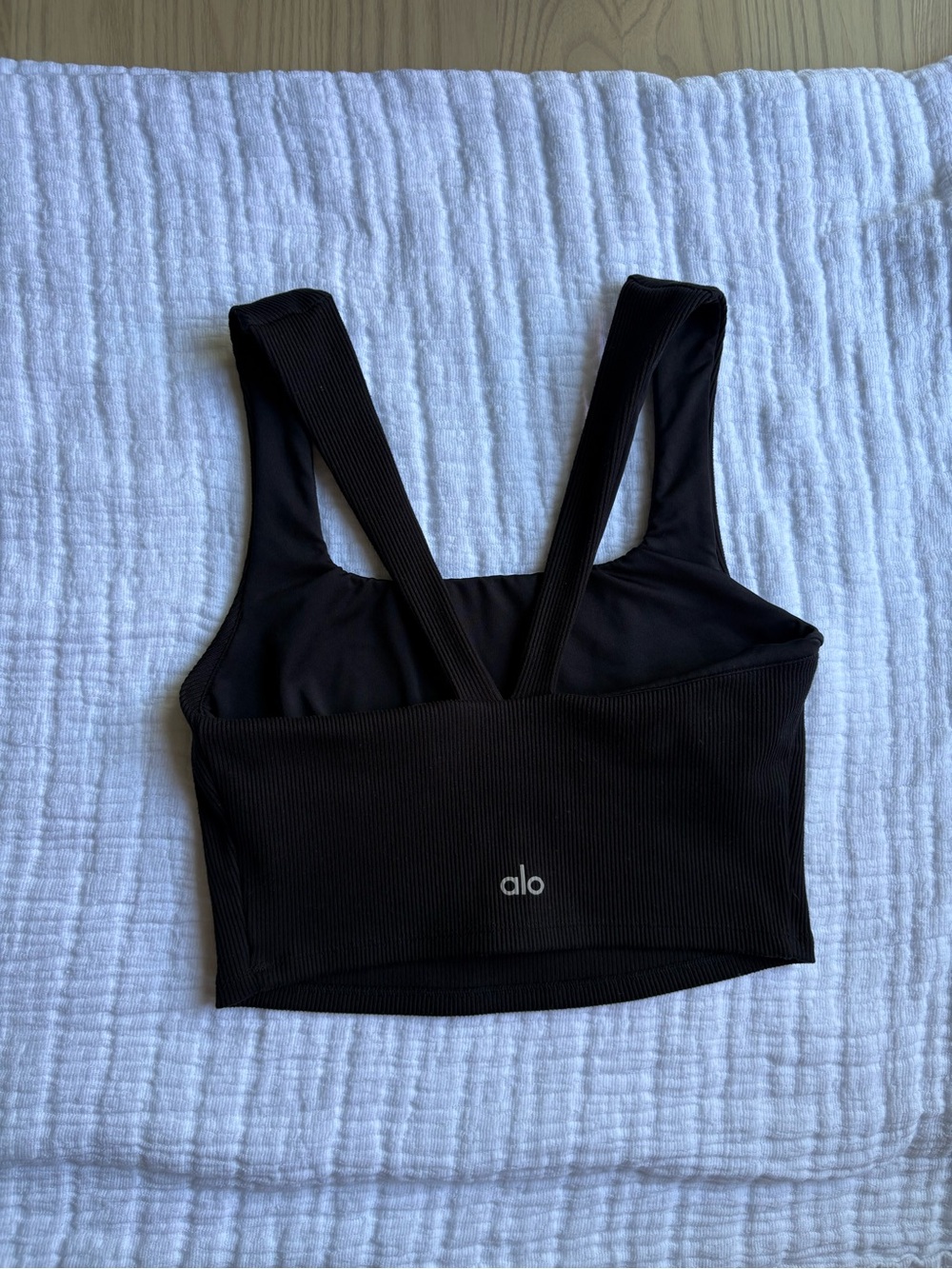 ALO Yoga Black Ribbed V-Back Crop Tank